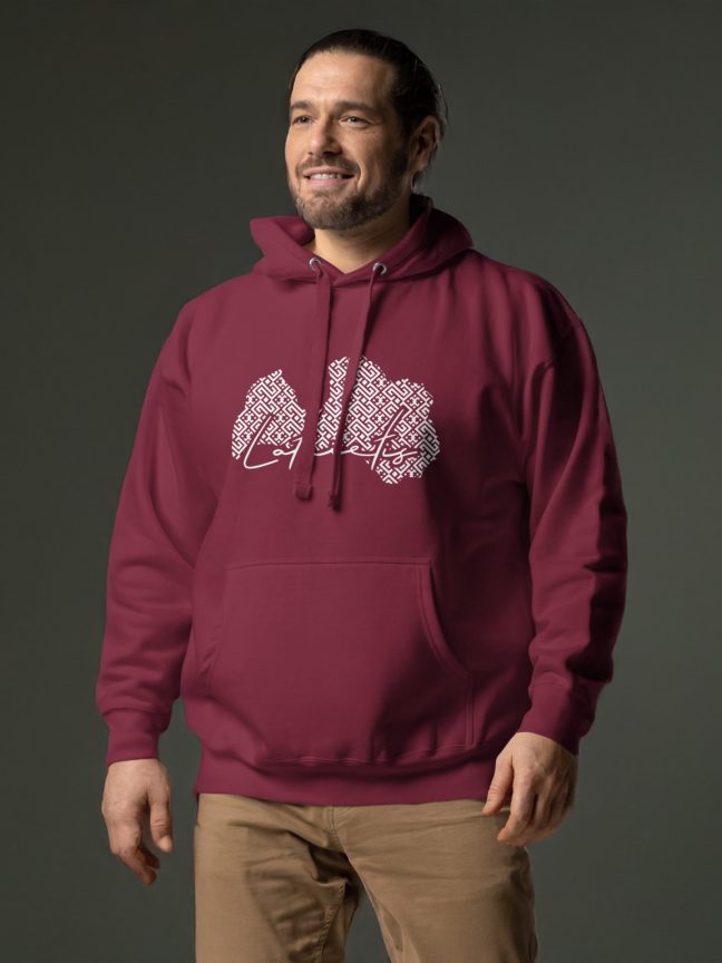 Džemperis ar kapuci un uzrakstu Latvietis un Latvijas karti